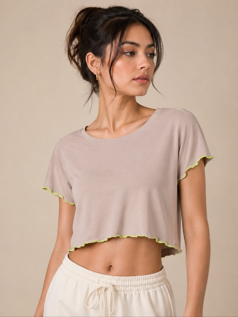 Beige Cropped T-Shirt with Lime Green Lettuce Trim - Women's Size 6